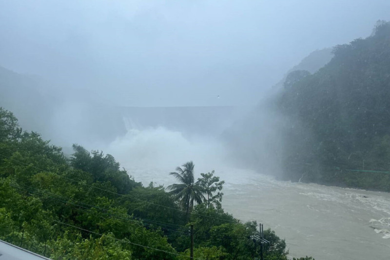 颱風凱米帶來豐沛雨量，曾文水庫自24日下午6時預防性調節放水，南區水資源分署統計，至28日中午12時為止，總放水量超過5億立方公尺。   圖：南區水資源分署提供