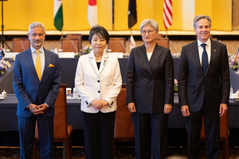 Quad外長會議29日在日本東京舉行，左起印度外長蘇傑生、日本外相上川陽子、澳洲外長黃英賢、美國國務卿布林肯。   圖：翻攝「X」@USAmbJapan