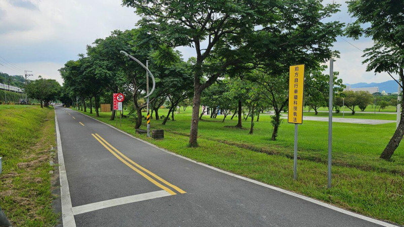 新北河濱自行車道8月份起新增6處設科技執法，遏止違規車輛進入。   圖：新北市高灘處／提供