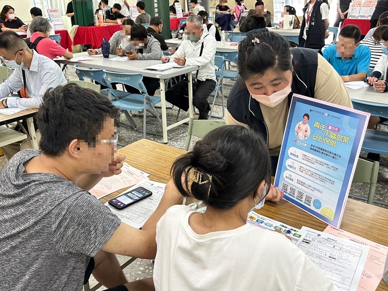 台中市政府勞工局提供青年求職安心保險。   圖：台中市政府勞工局/提供