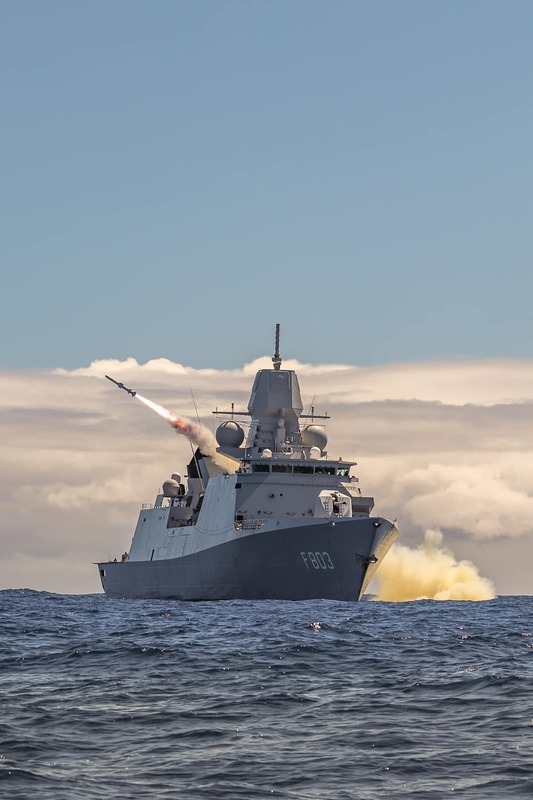  荷蘭七省級巡防艦(De Zeven Provinciën-class frigates)「特羅普號(HNLMS Tromp F803)」發射1枚AGM-84魚叉(Harpoon)反艦飛彈 圖：翻攝「臉書」RIMPAC 