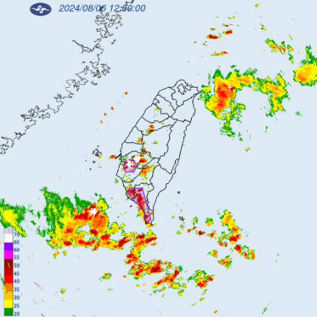 中央氣象署發布了大雷雨即時消息，包括台南、嘉義、高雄、屏東午後大雷雨將持續一小時，氣象署也針對屏東縣發布了災防告警。   圖：翻攝自中央氣象署官網