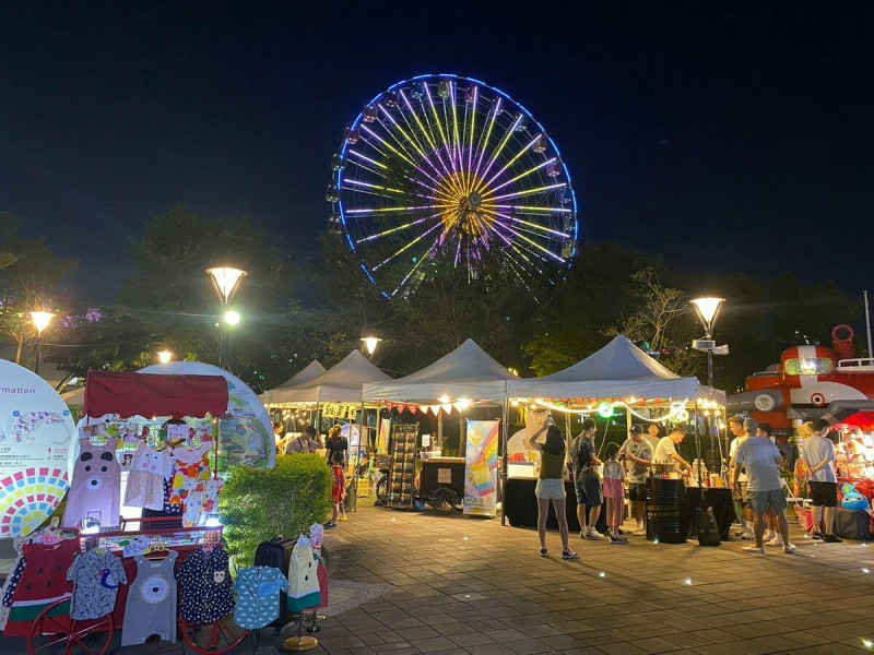 8月9日兒童新樂園入園免門票(遊樂設施另行收費)，遊客可於大門領取金幣巧克力1枚，限量2024枚，慶祝金牌入袋。   圖：台北大眾捷運股份有限公司／提供