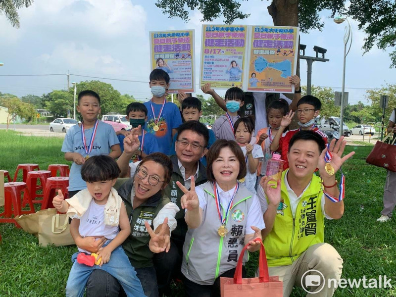 「2024大手牽小手夏日親子樂活健走」活動將在8月17日上午7時於新營天鵝湖公園舉行，主辦單位熱情邀請民眾踴躍報名參與。   圖：賴惠員服務處提供