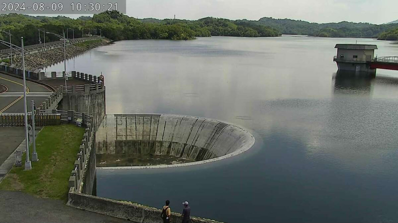 寶山第二水庫、鯉魚潭水庫、湖山水庫滿庫，日月潭水庫有97.6%的蓄水率，德基水庫也有94%的蓄水率，竹苗地區估計10月以前供水無虞。   圖：翻攝自即時影像官網