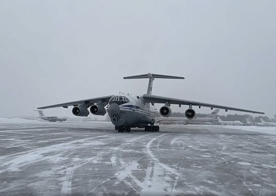 烏軍特意轟炸普丁專機和 IL-80 任務指揮機，目的是讓普丁感到恐懼。   圖：翻攝自愚蠢的精衛 X 帳號