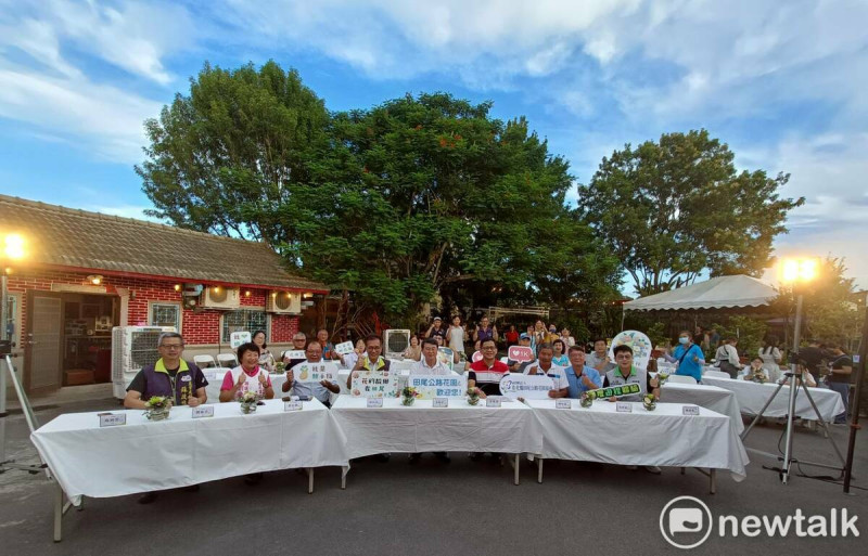 「花田巷尾迷路小旅行」舉行宣發晚會，邀請遊客在夏末秋初來彰化田尾，入住在地民宿、放慢腳步，體驗花鄉夜晚不一樣的風情   圖：唐復年/攝