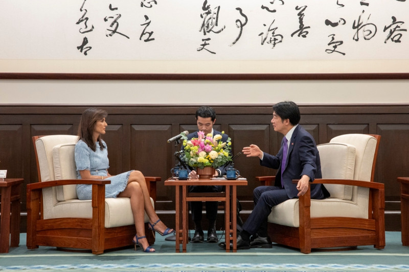 總統賴清德接見美國前駐聯合國常代海莉（Nikki Haley）大使訪問團。   圖：總統府/提供