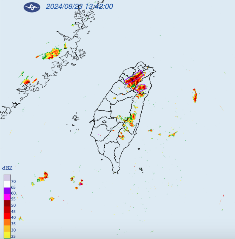 中央氣象署今(23)日下午1時53分針對新竹縣、台北市、桃園市、新北市、宜蘭縣等5縣市發布大雷雨即時訊息，並對新竹縣、新北市和桃園發布山區暴雨災防告警，7縣市也發布大雨特報。   圖：翻攝自中央氣象署