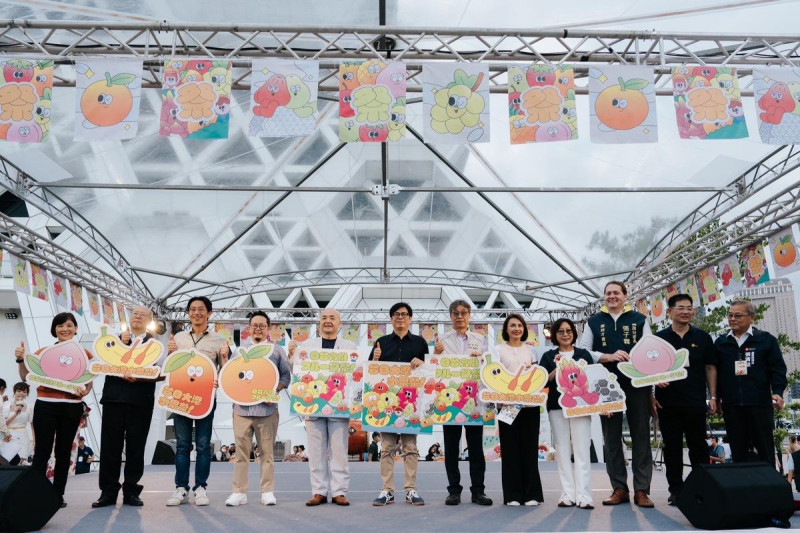 台日大港水果祭在高雄流行音樂中心海風廣場及堤岸廊道盛大登場。   圖：高雄市行國處/提供