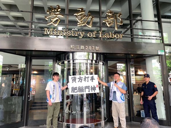 近日台鐵董座加薪且勞動部針對「依法休假訴訟」提出上訴，引起台鐵員工不滿。   圖：翻攝自台灣鐵路產業工會臉書