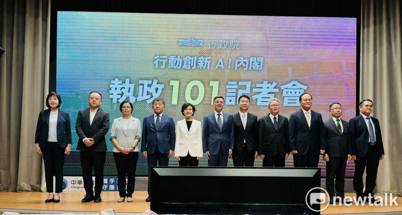 今（28）天是行政院長卓榮泰上任第101天，他特別率內閣團隊召開「行動創新AI內閣執政101記者會」。   圖：謝莉慧/攝