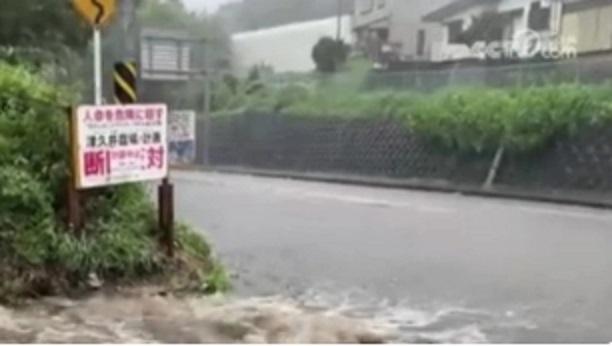 颱風珊珊造成日本東海道新幹線幾乎陷入癱瘓，多家航空公司取消國內航班，部分地區高速公路也暫停通行。   圖 : 翻攝自介面新聞