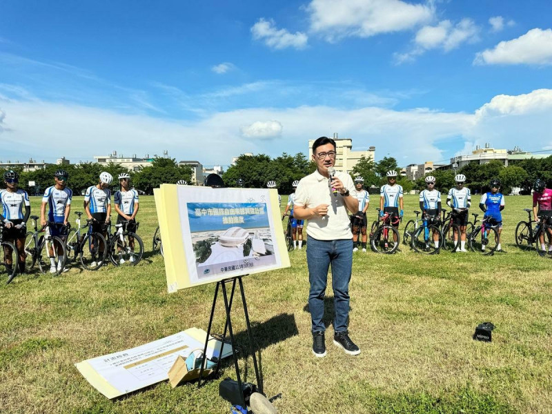 江啟臣向體育署爭取台中國際自由車館經費，今天前往會勘。    圖：江啟臣服務處/提供