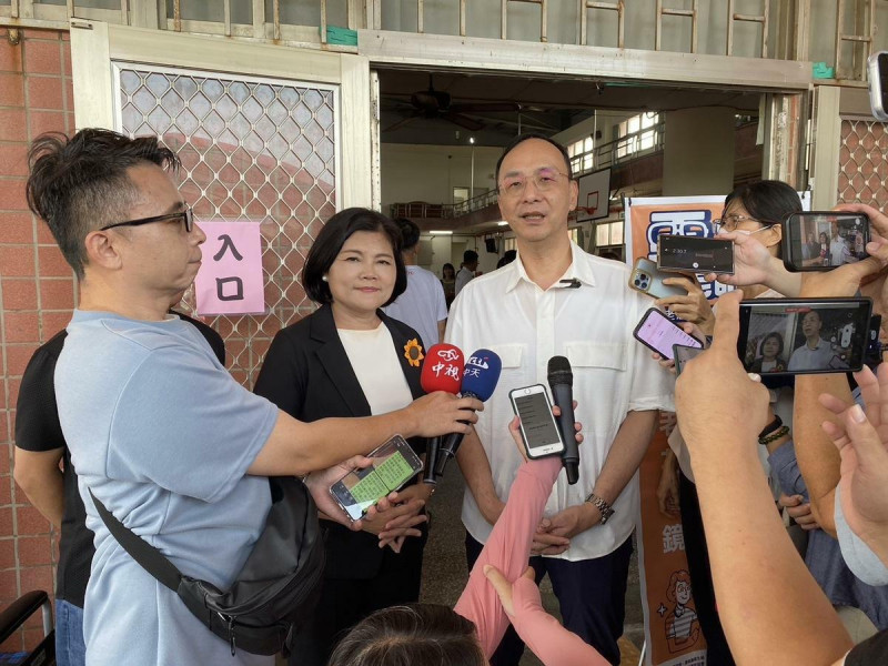 國民黨主席朱立倫赴雲林參加公益活動，雲林縣長張麗善陪同出席。   圖：國民黨文傳會/提供