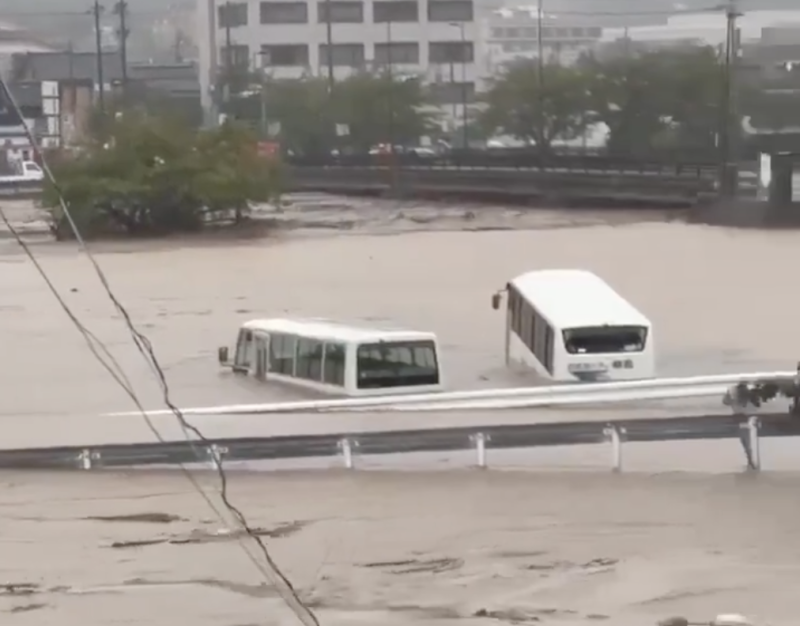 日本能登半島降下破紀錄的豪雨   圖：翻攝自X / iklim değişikliği haber