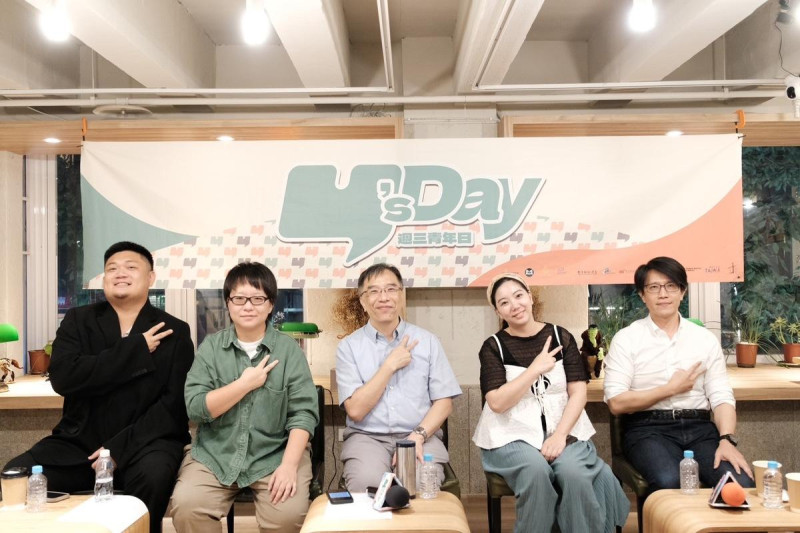 Y’s Day「週三青年日」第72場：海上邊境第一排——離島人的文化記憶與身分認同。由左到右：關達蔚、何欣潔、陳俐甫、何姍蓉、董思齊。   圖：Y’s Day「週三青年日」提供