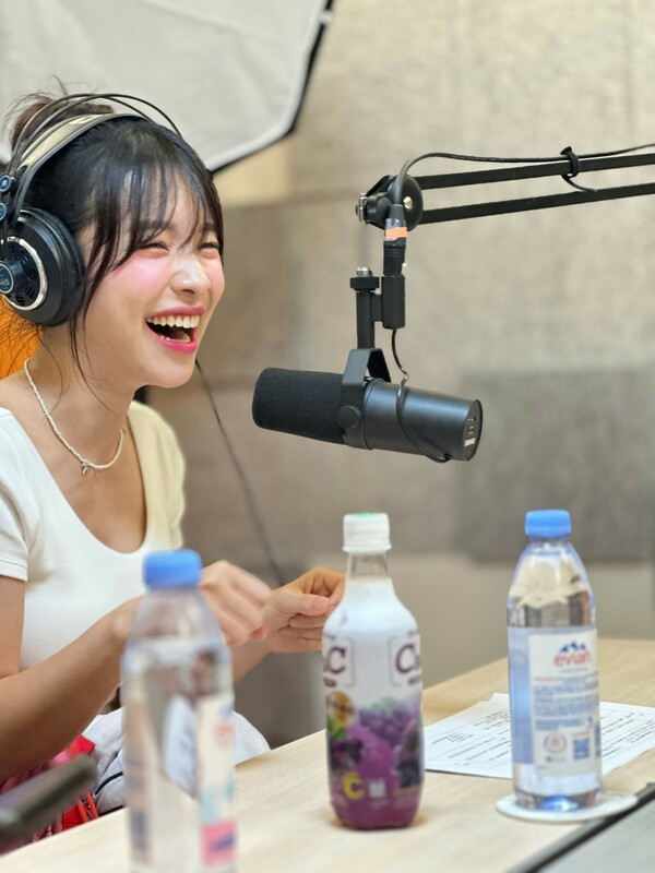 啦啦隊女神李多慧（Lee Da-hye）， 近日首次參加了一場特別的Podcast節目，也是她在台灣首次全程使用中文的公開訪談。   圖：聲動創意／提供