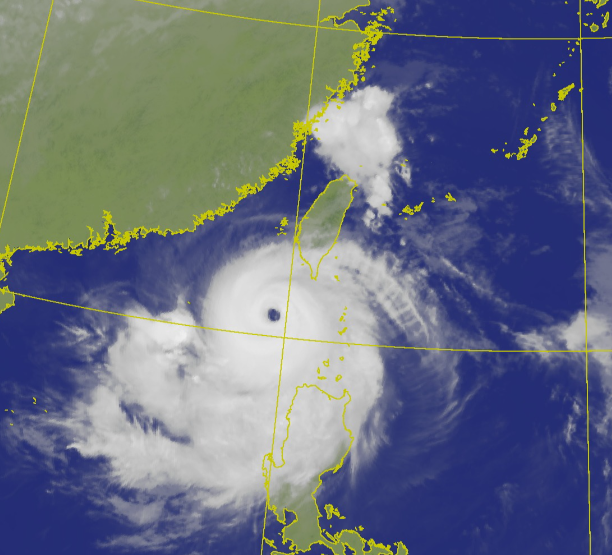 天凌晨山陀兒颱風進一步增強到強烈颱風，從衛星雲圖上可以看到清楚的颱風眼。   圖：翻攝自中央氣象署官網