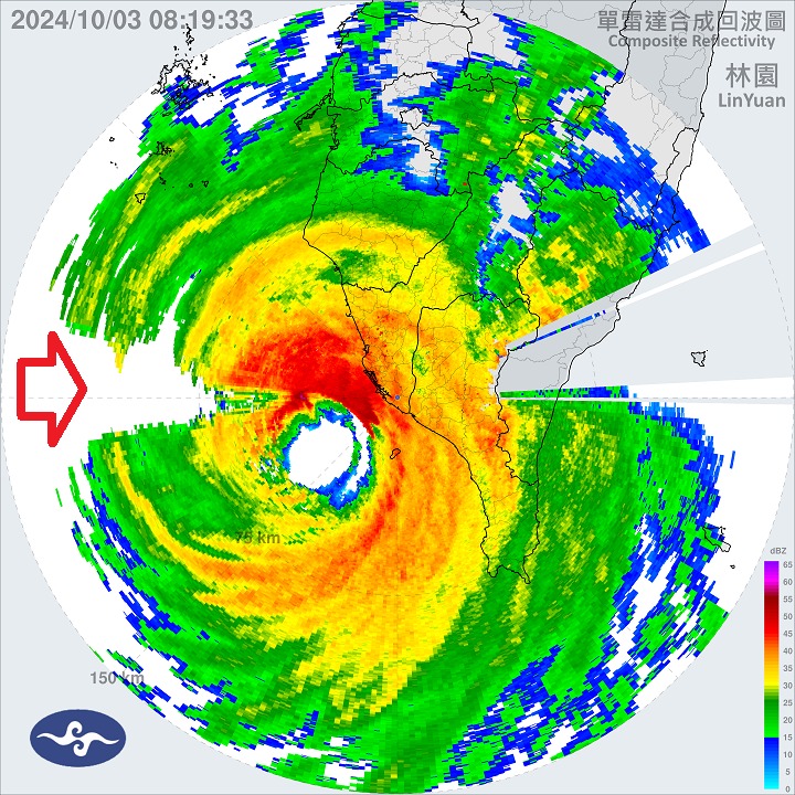 鄭明典也曬出雷達回波圖，可以看到圖上靠近高雄的海域有一塊空白。   圖：翻攝自鄭明典FB