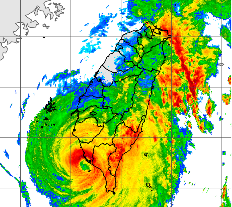 山陀兒颱風目前中心在今(3)日中午12時來到高雄的南南西方約10公里，颱風眼即將掃進南高雄。   圖：翻攝自中央氣象署官網