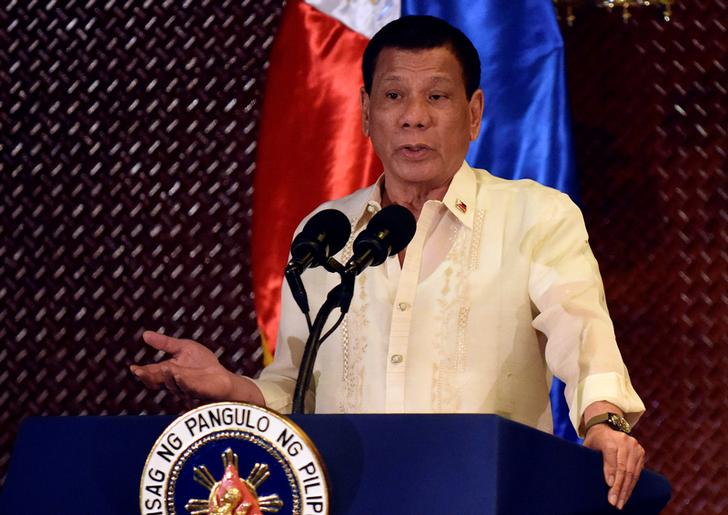菲律賓總統杜特地表示，改善與中國的關係不代表放棄捍衛南海的利益，並稱將持續透過雙邊及多邊管道與中國交涉。   圖：達志影像/路透社資料照片