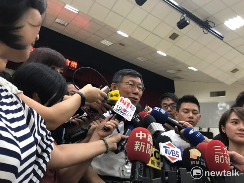 基隆輕軌爭議，台北市長柯文哲表示，他反對的是基隆輕軌計畫在還不確定的狀態下，就先編列預算，認為財政紀律應重新建立。   圖 : 周煊惠／攝