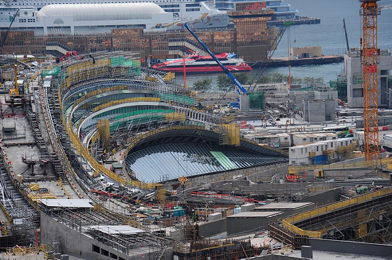廣深港高鐵香港段西九龍總站入口結構工程，目前仍在施工中。   圖:翻攝自廣深港高速鐵路香港段官網