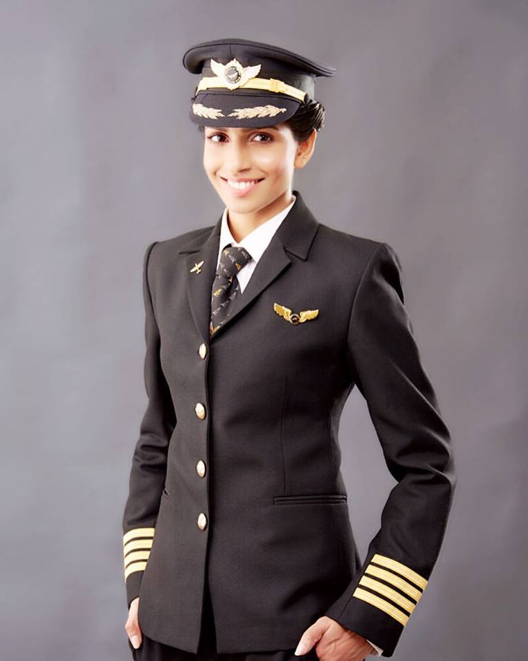 30歲的印度女性機長迪維雅以自身經驗，勉勵女性要勇敢追夢。   圖：翻攝迪維雅臉書