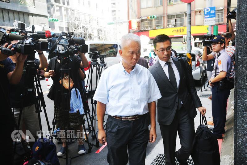 前味全董事長魏應充（前左）一審被判刑四年，二審智 慧財產法院改判兩年徒刑定讞，28日發監執行，為了頂 新集團自2013年起連續爆出震驚台灣的食用油風暴，付 出代價。   圖 : 中央社