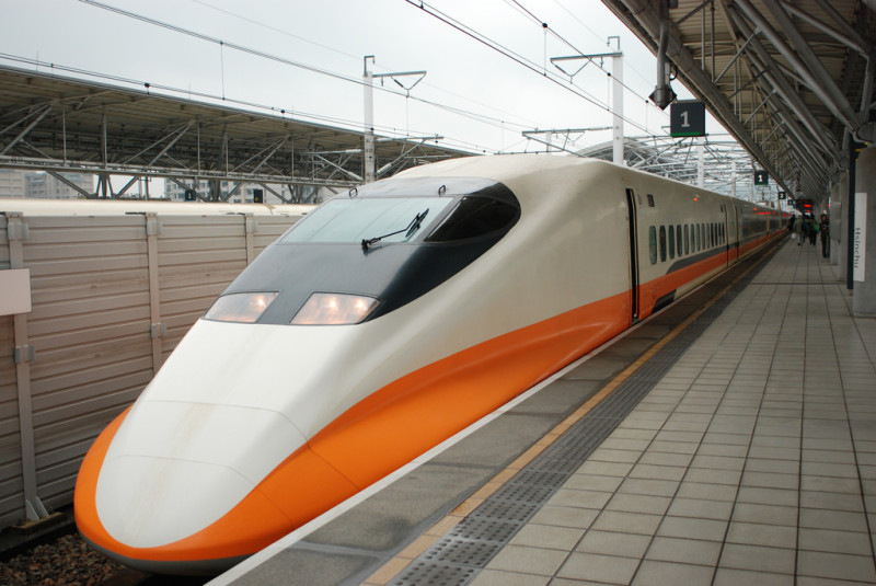 為因應尼莎颱風來襲高鐵公司宣布調整今(29)日列車運行班表。   圖：Flickr提供kwyc開放權限
