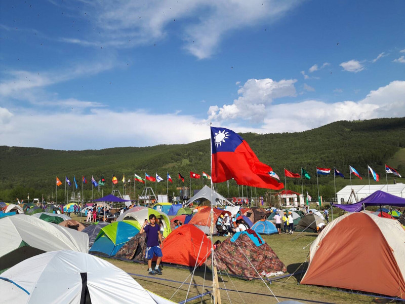 在蒙古舉辦的亞太大露營活動，是四年一次重要童軍國際活動，也是我國極少數能在正式國際活動中升起國旗的場合。   圖：基隆市政府提供