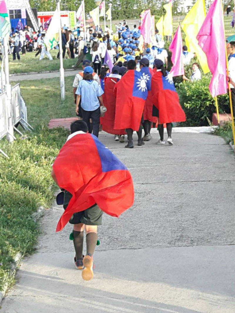 童軍重要的國際活動，亞太大露營活動，在本月28日到31日在蒙古隆重舉辦，會場內各國國旗高掛，中華民國國旗也在其中飄揚著，讓不少國際童軍們認識台灣。   圖 : 基隆市政府 / 提供