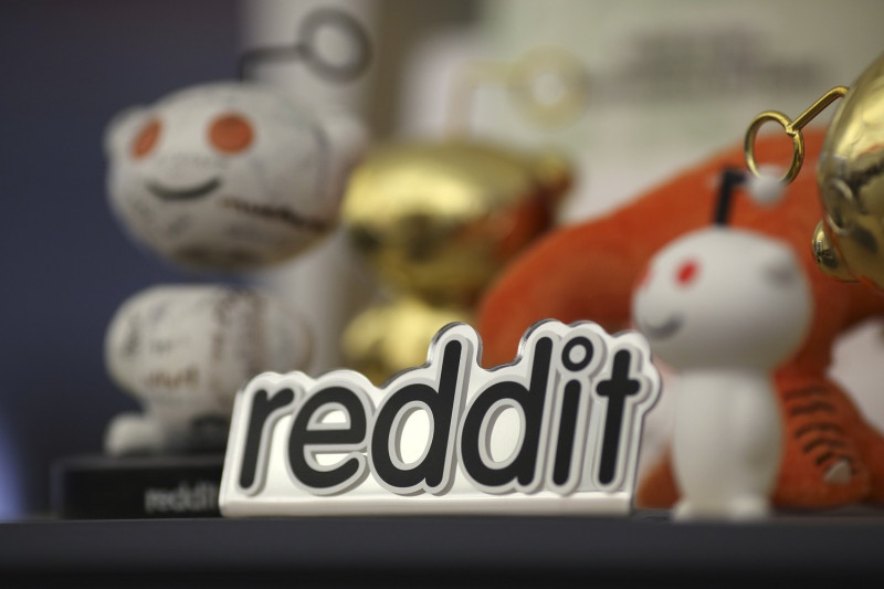 號稱網路門戶的北美論壇「Reddit」是一個娛樂、社交及新聞網站，近日他們獲得新投資，從原本的2億上升到18億美金，Reddit也將重新打早門面，讓這個從2005年便沒動過的老網站煥然一新。   圖：路透社