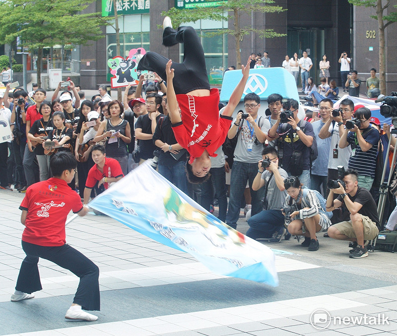 台灣戲曲學校表演節目暖場。&nbsp;&nbsp;&nbsp;圖：常日豪 / 攝