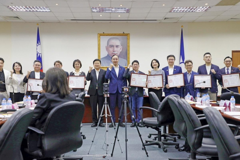 國民黨中央舉行立法院黨團幹部佈達授證典禮。   圖：國民黨文傳會/提供