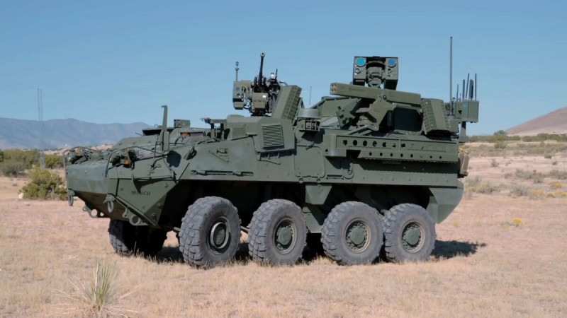 新型「反無人機系統定向能量史崔克」（ C-UAS DE Stryker ）搭載26 千瓦 LOCUST 激光定向能武器。   圖：翻攝自X / Ronkainen