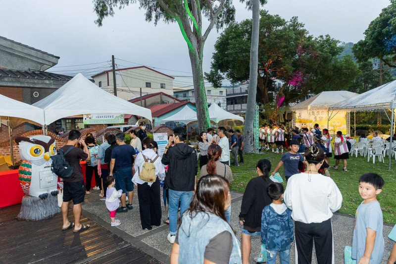 限量Hoki環保永續餐盒及鑰匙圈吸引民眾集結兌換。   圖：六龜溫泉協會提供