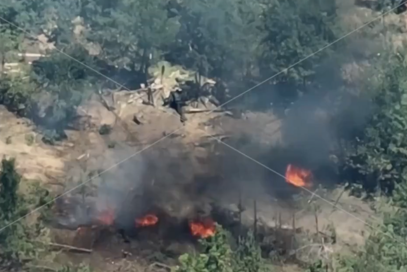 烏克蘭第 45 獨立砲兵旅在某處戰場破壞俄軍 1 門大砲和 2 個野戰彈藥庫。   圖：翻攝自 NOELREPORTS X 帳號