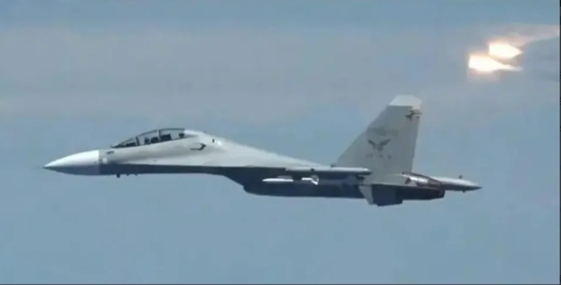 Su-30MK2 釋放熱焰彈。   圖：翻攝自空天力量