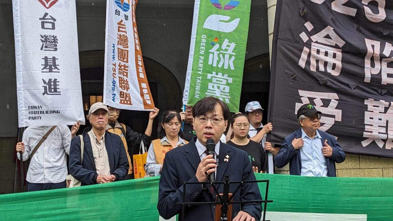 台灣基進主張，10/25不是台灣光復，台灣應擺脫中華民國枷鎖：正名、制憲、入聯。   圖：台灣基進提供