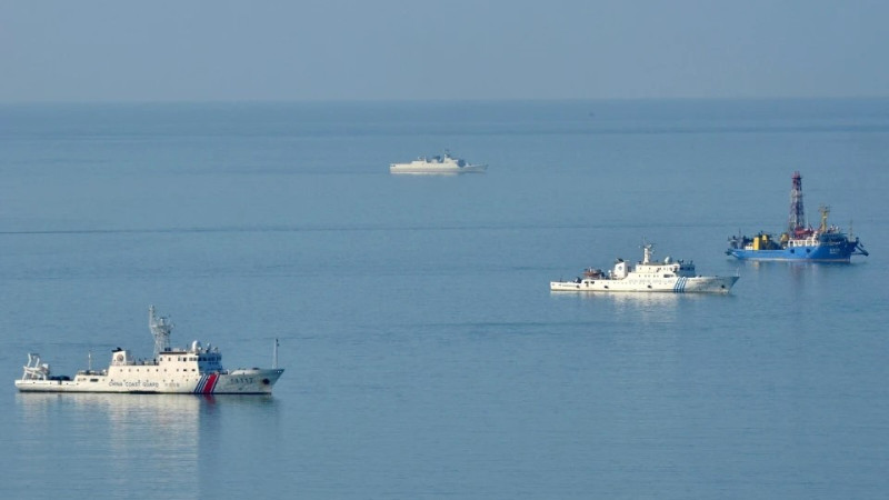 印尼派遣海軍巡邏艇與巡邏機，迫使中國海警船離開。   圖: 翻攝自空天力量