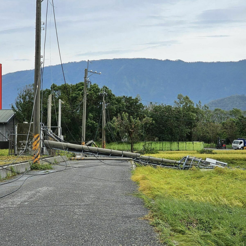 康芮颱風造成台灣多地通訊中斷，包括台北市及新北市等重要區域，影響了中華電信、遠傳電信及台灣大哥大的用戶。   圖：翻攝自臺東縣關山鎮公所