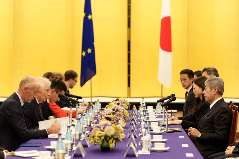 日本外相岩屋毅在東京進行首次歐日外長級戰略對話，並簽署「安全保障及防衛夥伴關係」協議。   圖：翻攝自X / @JosepBorrellF