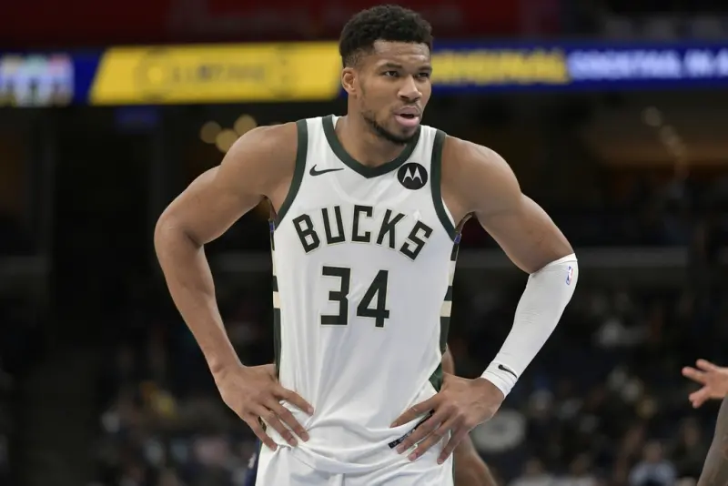 ▲密爾瓦基公鹿開季戰績不佳，「字母哥」Giannis Antetokounmpo 獨木難支。（圖／美聯社／達志影像）   