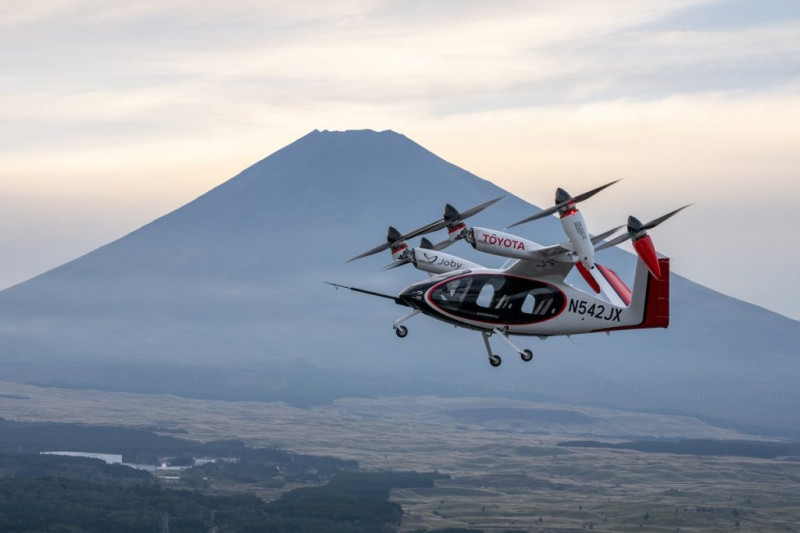 美國新興企業「Joby Aviation」與豐田汽車合資，可遠程操控飛行的「eVTOL」空中計程車，獲得日本總務省首張「空中飛行汽車」試飛許可。   圖：翻攝jobyaviation.com