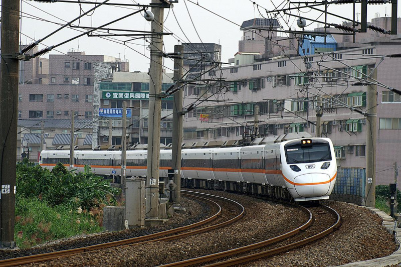 台鐵電車線掉落，和平南澳單線雙向行車。(示意圖)   圖片來源:維基百科