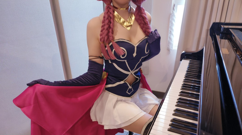  YouTuber「Pan Piano」上傳彈奏鋼琴的cover影片，同時有cosplaay的愛好，得到許多粉絲的喜愛與支持。 圖：翻攝自IG＠panpianoatelier