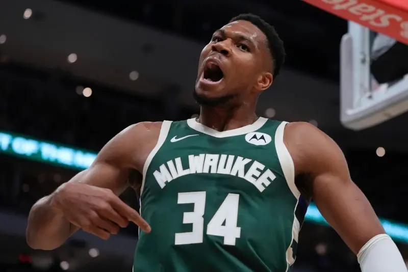 ▲針對近期「字母哥」Giannis Antetokounmpo的轉隊傳言，《ESPN》記者Bobby Marks相當斬釘截鐵地表示，公鹿還沒有打算要交易字母哥。（圖／美聯社／達志影像）   