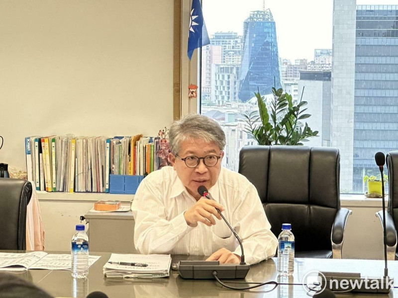 台中市環保局長陳宏益表示，請中央一定要說清楚，到底這3年台電能夠在中火減少多少煤，這才是我們期待的關鍵答案。而不是台電還堅持要燒1100萬噸煤。   圖：唐復年/攝